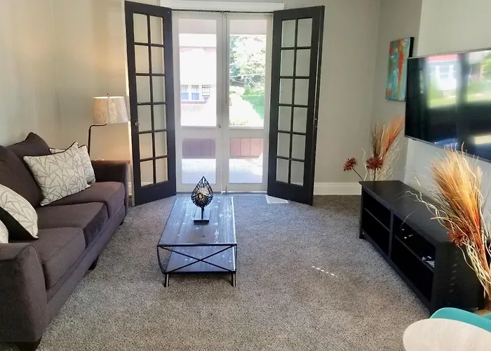 Private 3 Bdrm Apt Spacious And Convenient
